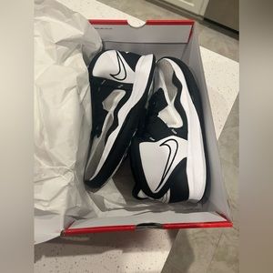 Kyrie Infinity TB Men’s Basketball Shoes